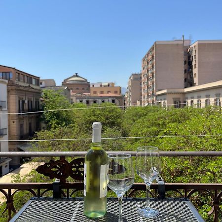 Casa Vacanze Da Ruggero Al Massimo Palermo Bagian luar foto