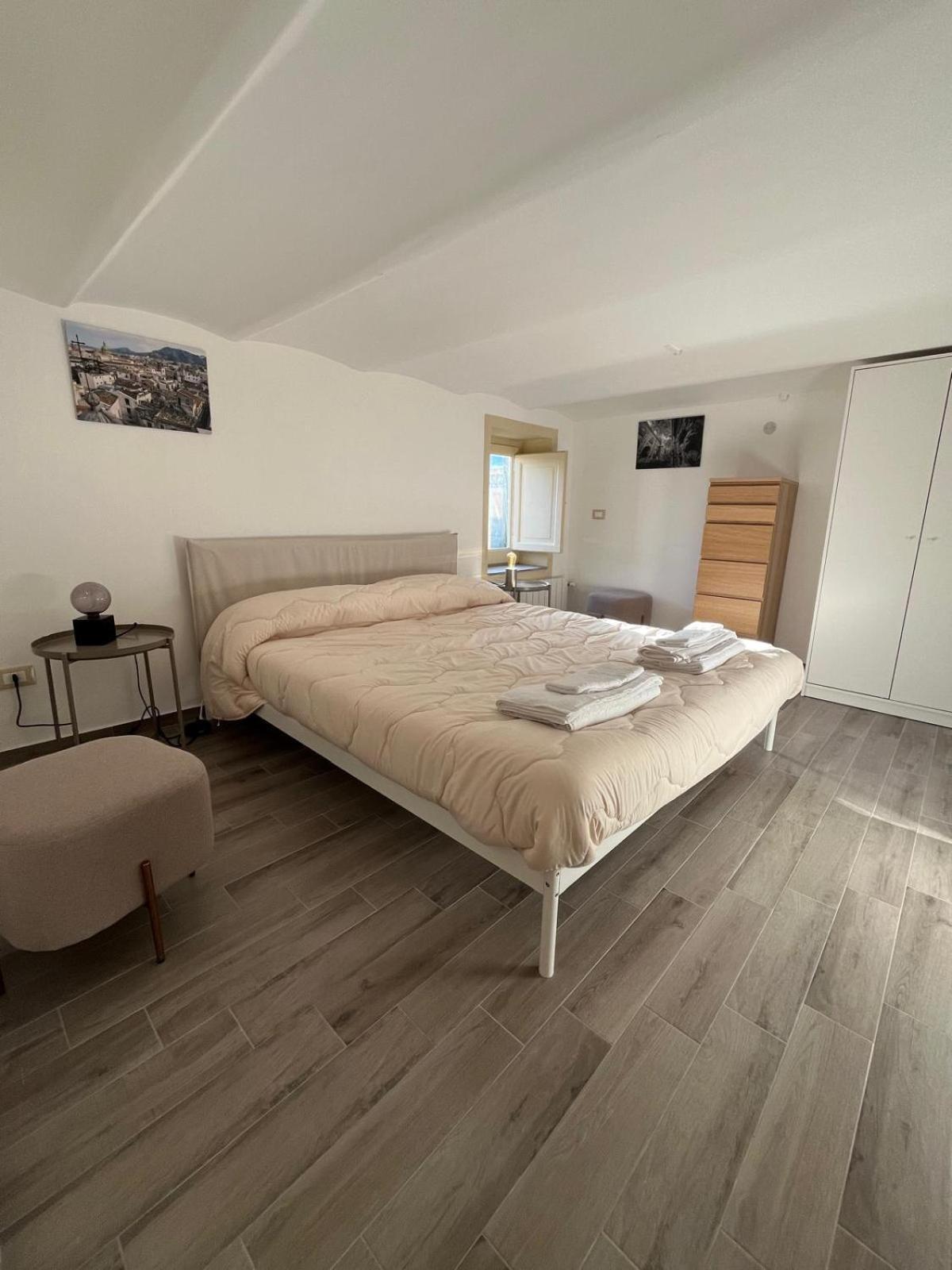 Casa Vacanze Da Ruggero Al Massimo Palermo Bagian luar foto