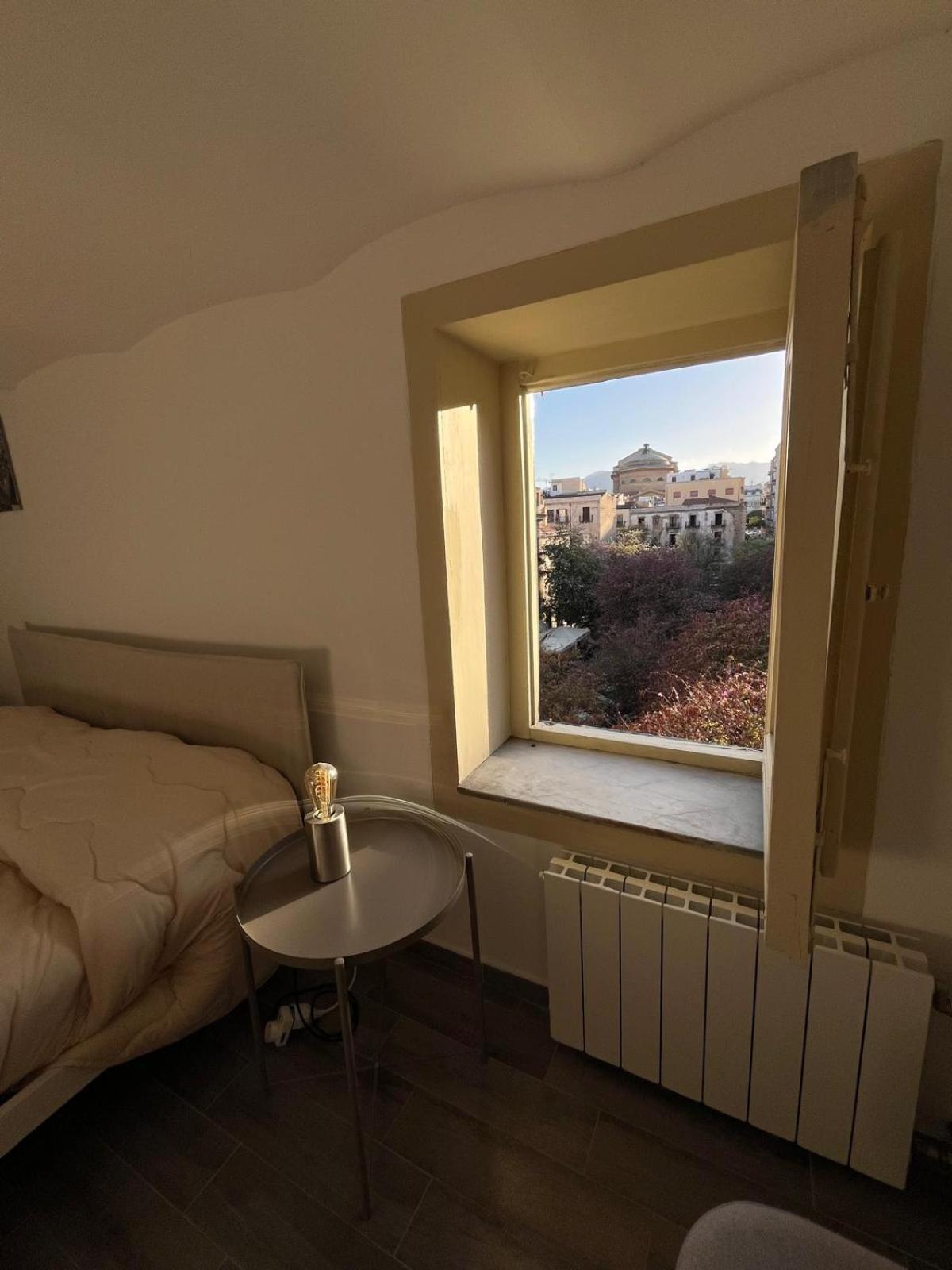 Casa Vacanze Da Ruggero Al Massimo Palermo Bagian luar foto