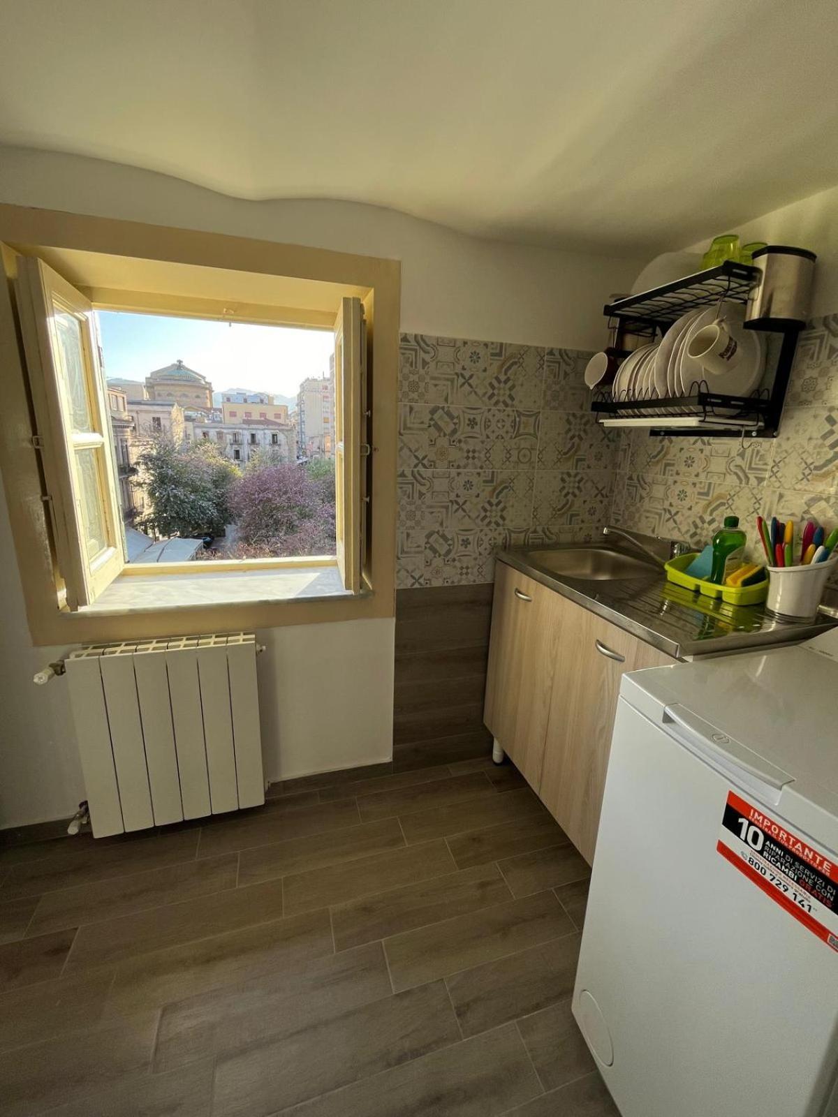 Casa Vacanze Da Ruggero Al Massimo Palermo Bagian luar foto